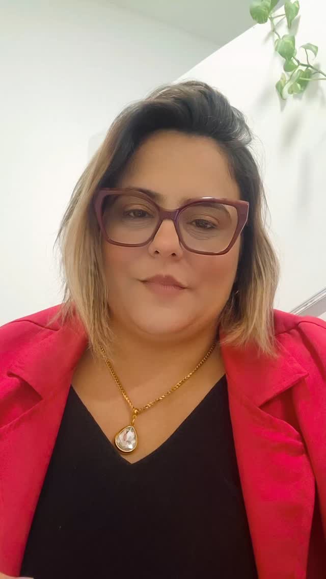 Cliente usando armação da Ótica Nessa